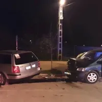 Un bolid care participa la o cursă ilegală a lovit violent o mașină care mergea regulamentar Foto: alesdonline.ro