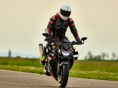 Prima motocicletă, mică și ușoară sau mare și puternică? Ce spun specialiștii: Poți să scapi viu - Foto: Facebook/RIDER Academy - Imagine cu rol ilustrativ