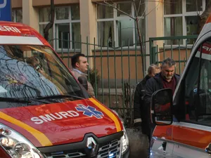 Un biciclist de 77 de ani a fost acroșat de o ambulanţă SMURD aflată în misiune pe  DJ 10C - FOTO: Inquam Photos / Octav Ganea