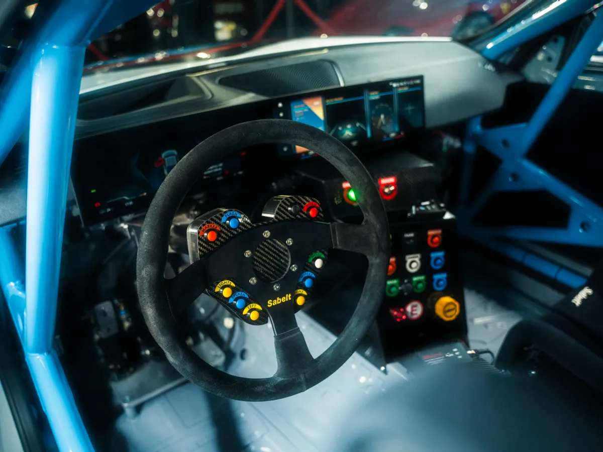 Primul BMW i4 M50 transformat în mașină de curse de coastă din lume, realizat 100% în România - Foto: Ciprian Mihai