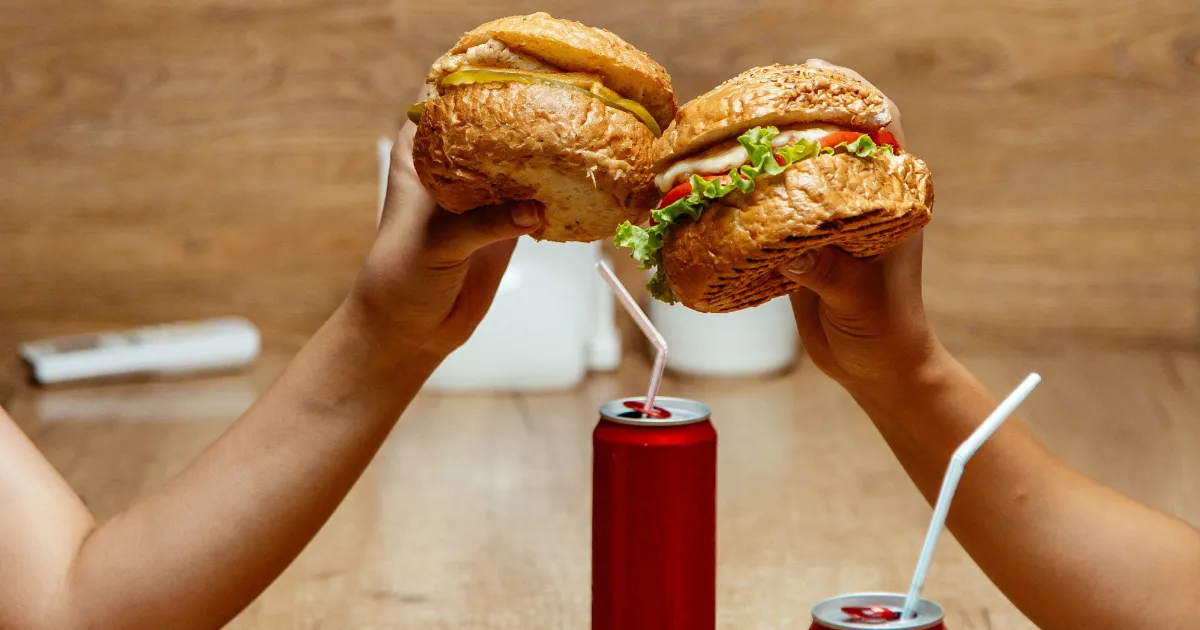 De ce sunt McDonalds și Burger King aproape mereu unul lângă altul? Explicația unui expert • Newsweek România