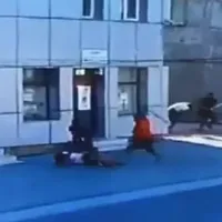 Răfuială violentă între două grupări care vindeau la piață. Un bărbat a fost ucis cu bâtele Foto: captură Focus Press