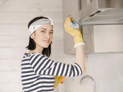 Cum să cureți rapid o hotă murdară, plină cu praf şi stropită cu ulei? Ai nevoie de o oală și încă ceva - Foto: Freepik (Imagine cu rol ilustrativ)