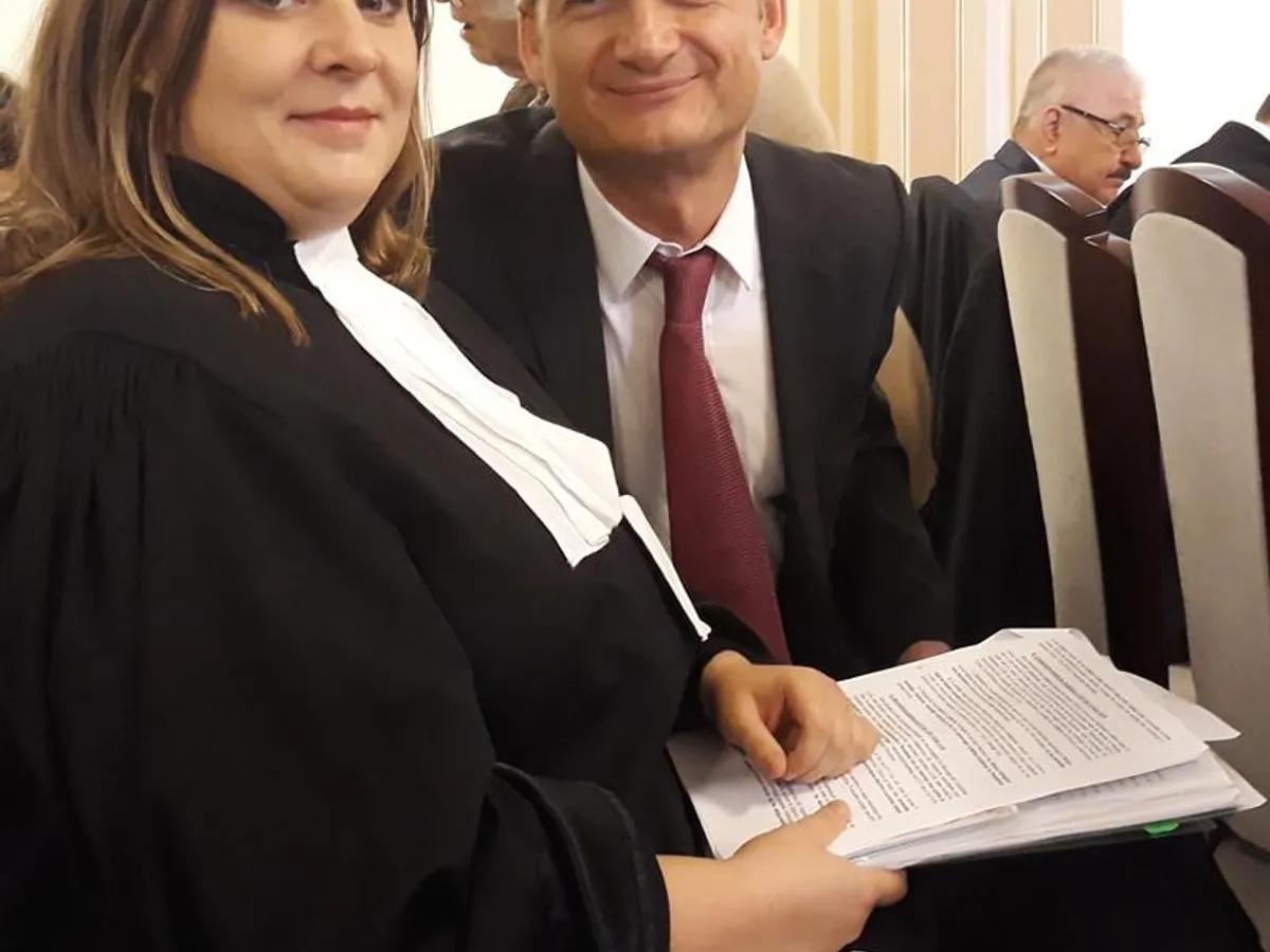 Avocata Iustina Ionescu și românul Adrian Coman, la CCR. FOTO: Accept România