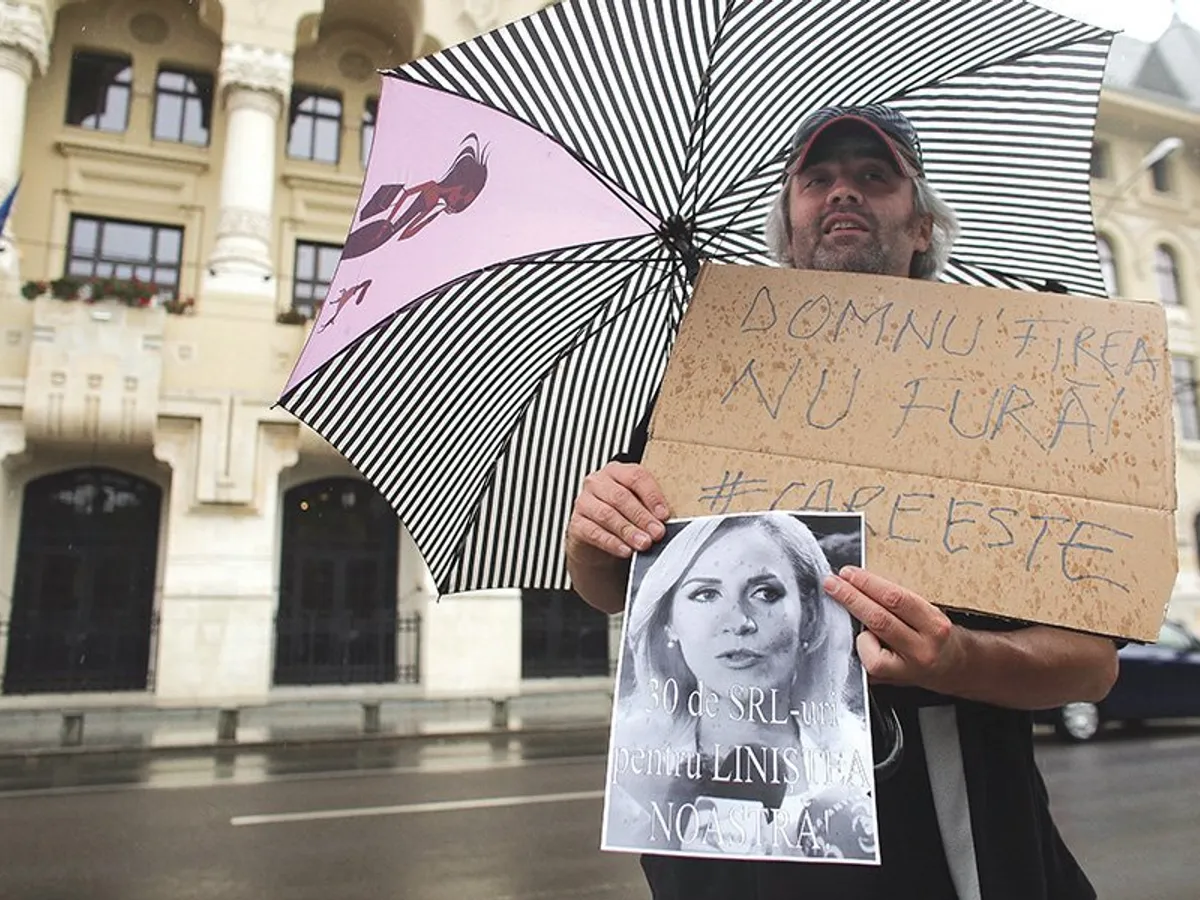 Unul dintre protestele organizate împotriva Gabrielei Firea. Cele 22 de companii înființate de primar de la începerea mandatului au fost declarate ilegale de instanță - Foto: INQUAM PHOTOS/Octav Ganea