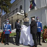 Inaugurarea bustului lui Goga, primul premier susținător al Germaniei naziste, in timpul căruia s-au adoptat legi antisemite, a arătat ca românii nu își cunosc istoria. Facebook Primaria Iași