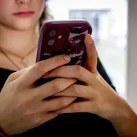 Doi din trei copii australieni sunt în continuare pe rețelele de socializare, în ciuda restricțiilor - Foto: Freepik (Imagine cu rol ilustrativ)