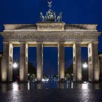 O mașină s-a ciocnit de Poarta Brandenburg, din Berlin. Şoferul a murit - Foto: Wikipedia