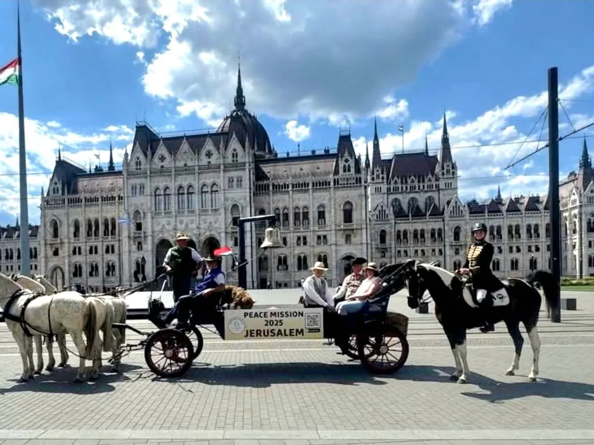 Clopotul păcii, dus de la Berlin la Ierusalim, cu o trăsură. „Un viitor pașnic poate fi creat” - Foto: Friedensglocken e.V