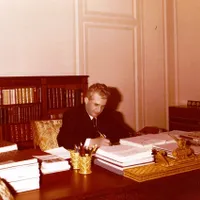 Nicolae Ceaușescu, în biroul său, în ianuarie 1980, la împlinirea vțrstei de 62 de ani - Foto: Fototeca online a comunismului românesc