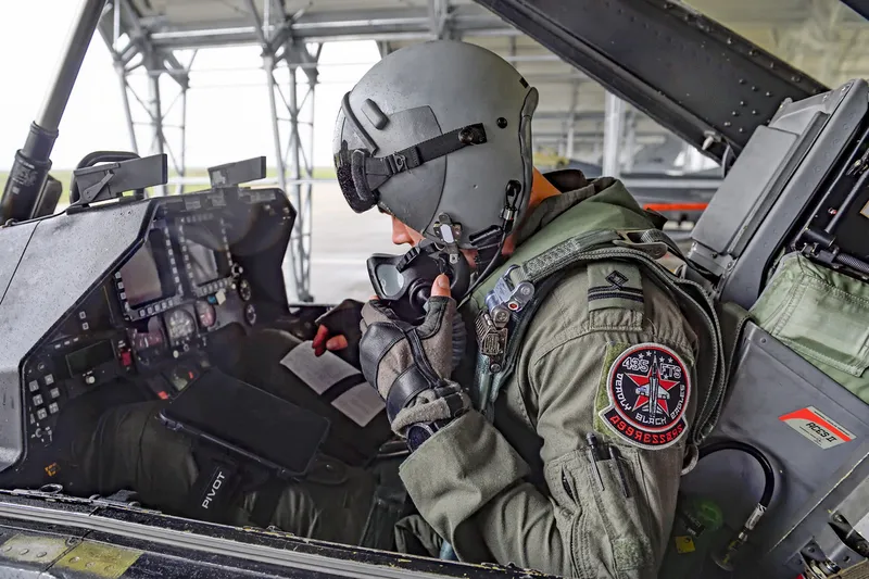 Pilot la bordul unui F-16, la Baza Aeriană 86 Borcea - Foto: EFTC
