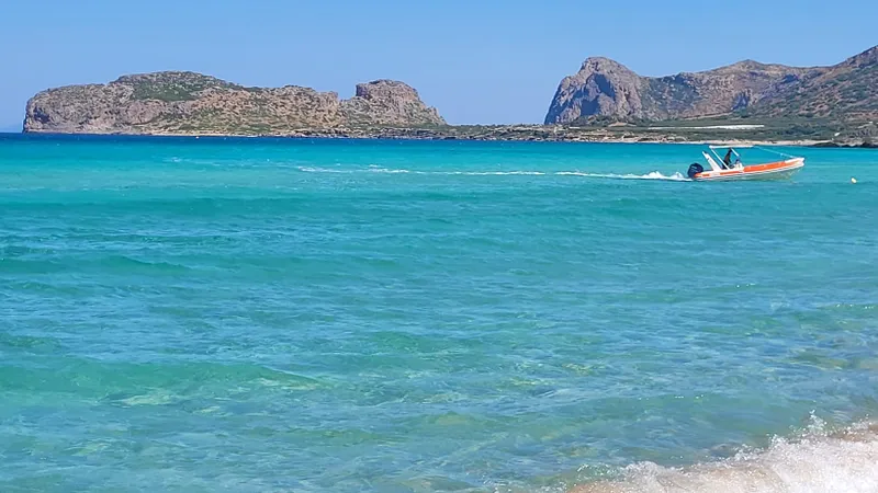 Plaja cu nisip roz Falassarna Beach din Creta. / Foto: Forum Grecia