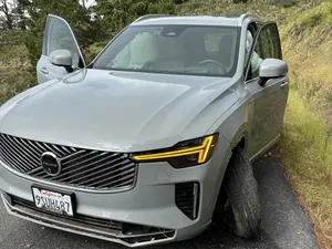 Prea multă electronică! Șoferul unui Volvo XC90 nou a rămas fără frâne din cauza softului - Foto: carscoops.com
