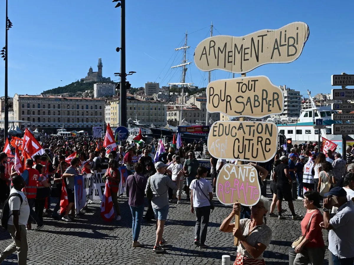 Sindicatele au ieșit să demistreze la Paris - Foto: Profimedia Images