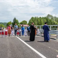 VIDEO Copiii, aduși de primar la inaugurarea unui pod în prezența șefului județului Argeș / FB
