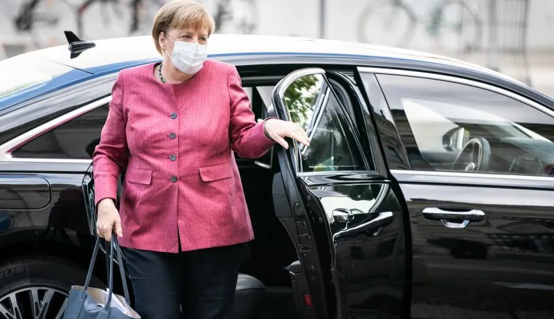 Fostul cancelar german Angela Merkel a rămas fără portofel. I-a fost furat la cumpărături în Berlin. / Foto: then24.com