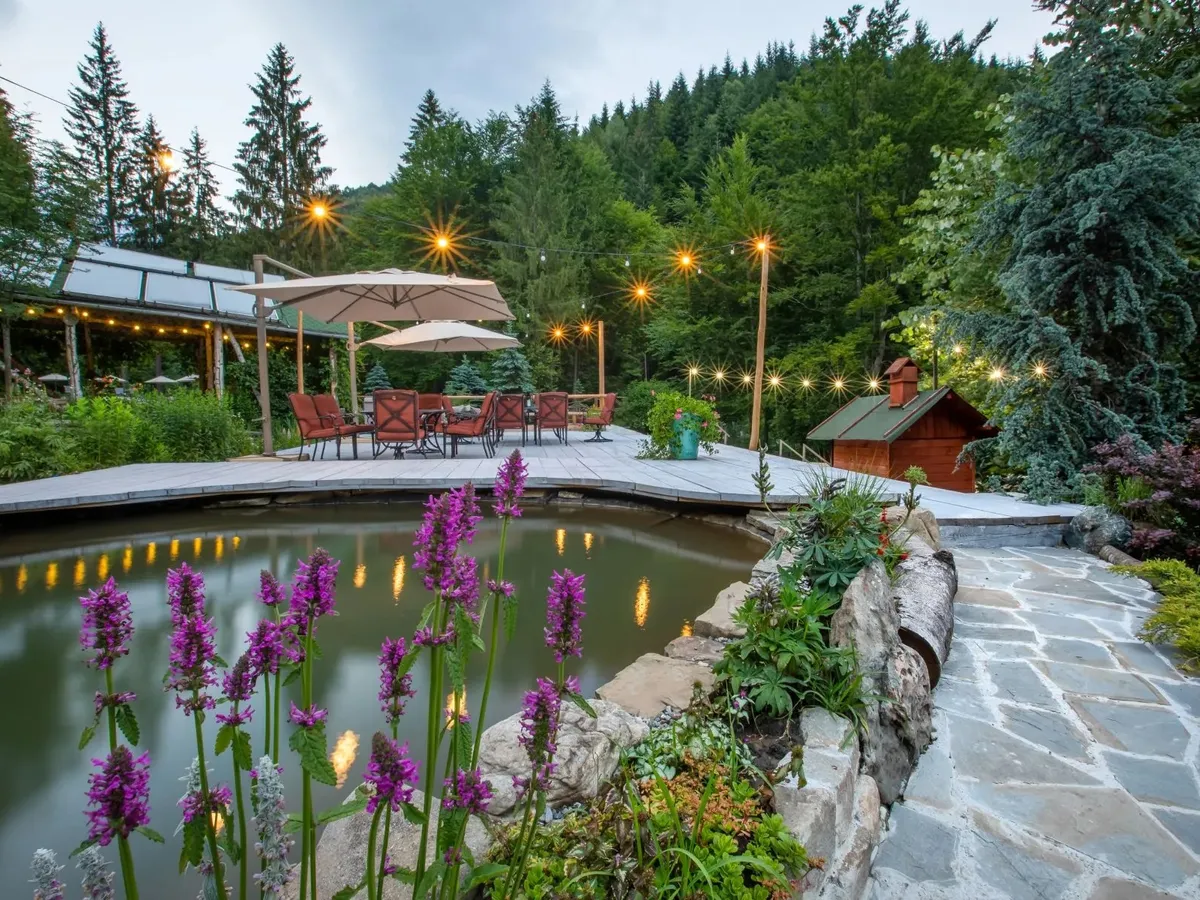 Fosta casă de vânătoare a lui Ceaușescu de la Gura Siriului, transformată în hotel de lux - Foto: sothebysrealty.com