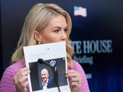 Trump s-a supărat că gigantul Amazon va afișa prețurile cu și fără taxe vamale. „Ostil și politic” - Foto: Profimedia Images (Imagine cu rol ilustrativ)
