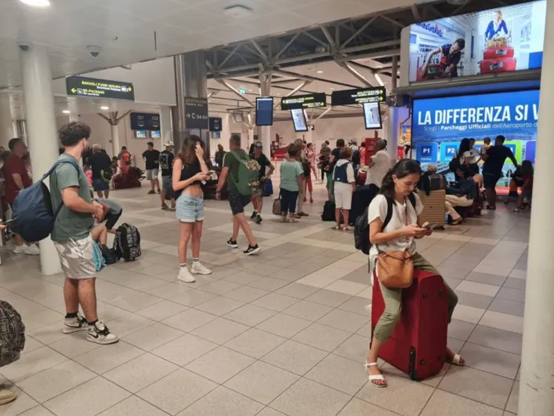 „Bătaie maximă de joc față de noi, românii!”. Wizz Air ar fi dat jos pasagerii unei aeronave Foto: stiridecluj.ro/ captură video