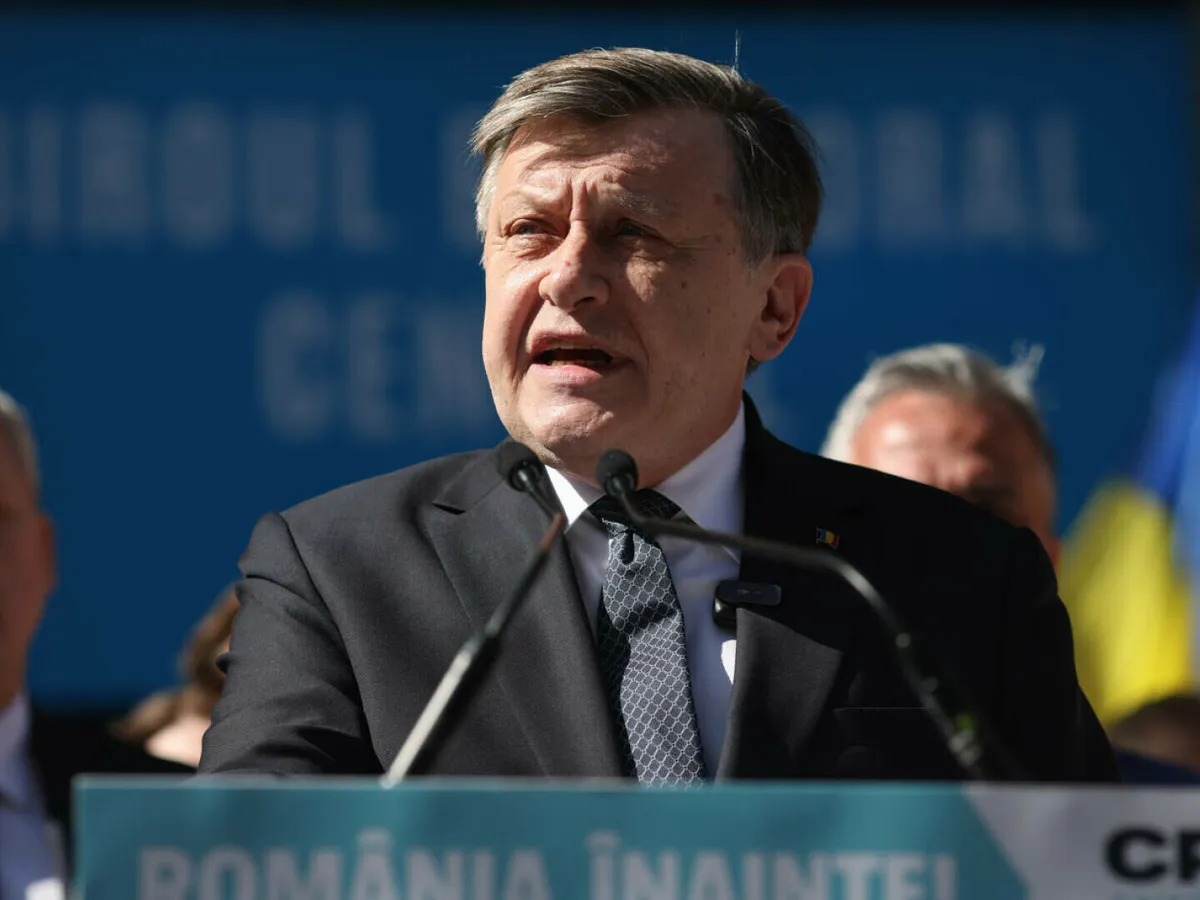 Crin Antonescu a spus ce se întâmplă cu premierul Ciolacu dacă va ajunge președinte - Foto: Profimedia Images (imagine cu rol ilustrativ)