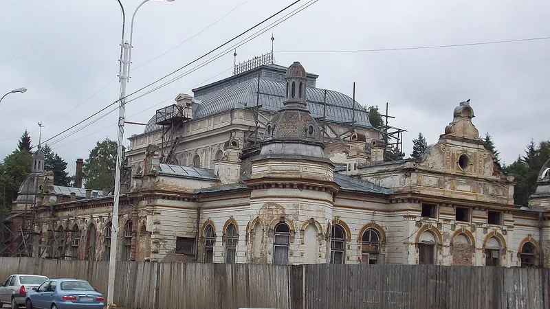 Cum arată Cazinoul Băilor din Vatra Dornei transformat în „Club muncitoresc”. A fost restaurat - Foto: wikipedia.org