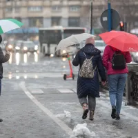 Schimbări bruște de anotimp zilele acestea. Ploi și frig peste noapte în toată țara. La munte ninge - Foto: Observator / imagine rol ilustrativ