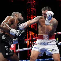 Boxerul ucrainean Oleksandr Usyk, campion absolut la categoria grea. L-a făcut KO pe Dubois - Foto: Profimedia Images
