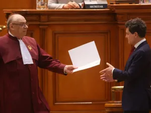 Nicușor Dan a contestat la CCR legea privind propaganda legionară. AUR, SOS și POT sesizaseră Curtea pentru aceeași lege