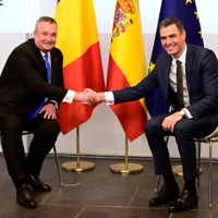 Premierul Nicolae Ciucă şi omologul spaniol, Pedro Sanchez. / Foto: Profimedia