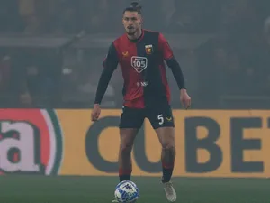 Radu Drăguşin, internaţional român, evoluând pentru Genoa, în Serie B - Foto: Profimedia Images