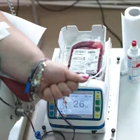 EXPLOATARE  În România, se recoltează în   prezent 450 de mililitri de sânge  la 8 săptămâni. Guvernul vrea  să recolteze 700 ml la  6 săptămâni