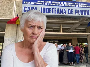 Pensie pe iulie, în pericol să ajung cu întârziere. Proteste la Casele de Pensii. Care e cauza? Foto: colaj Newsweek si BNS