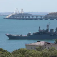 Podul Crimeei, construit cu mari cheltuieli la ordinul preşedintelui rus Vladimir Putin după anexarea peninsulei în 2014, a fost vizat de mai multe ori de atacuri ucrainene - Foto: Profimedia Images