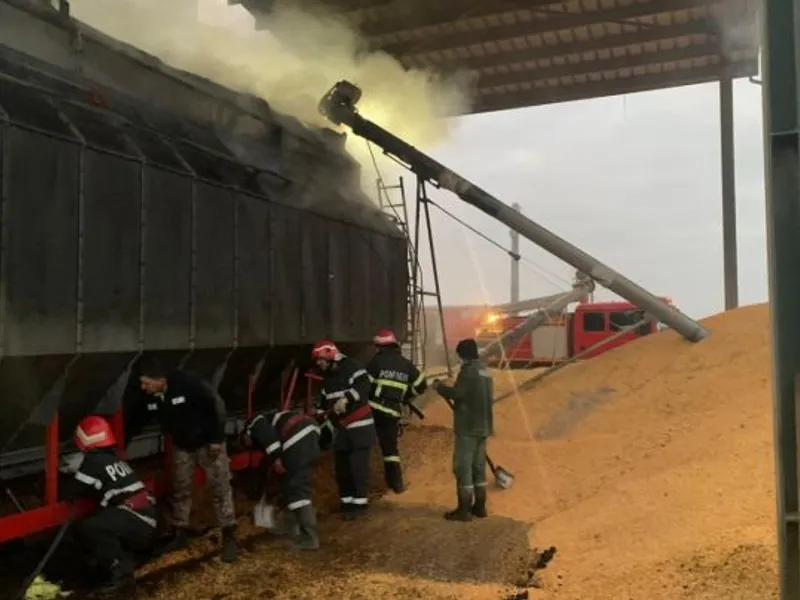 Pompierii au avut nevoie de câteva ore pentru a lichida incendiul/FOTO: ISU Brăila