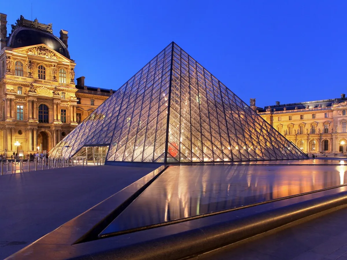 Muzeul Luvru din Paris nu va remedia problemele de securitate înainte de 2032, avertizează Curtea de Conturi