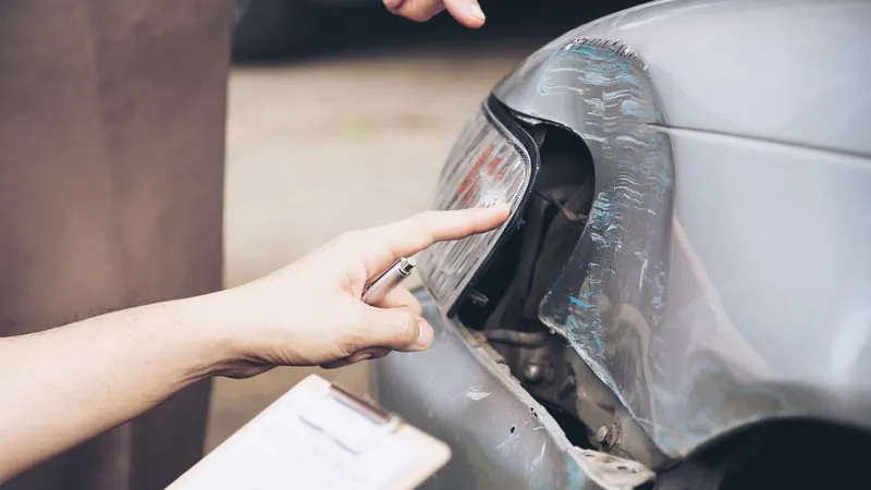 A apărut poliţa RCA sub 1.000 de lei. Cum se explică preţul? Ce trebuie să ştie cei care o cumpără - Foto: Freepik/jcomp
