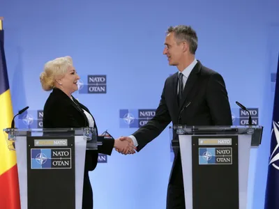 Premierul României și secretarul general al NATO/FOTO: gov.ro