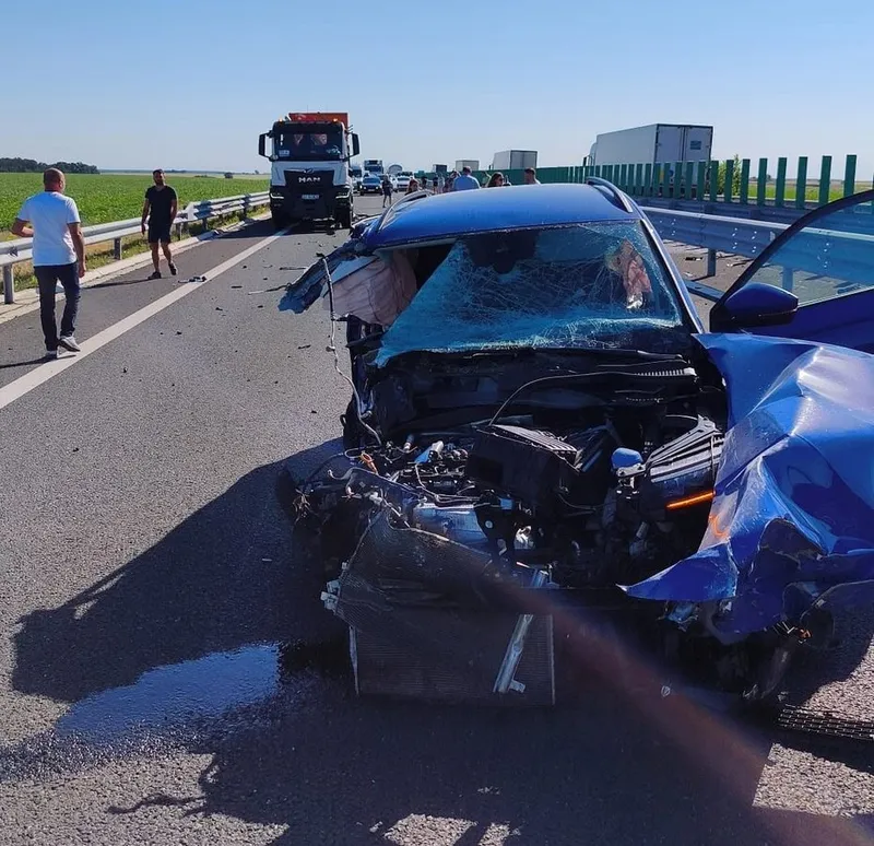 O autospecială cu atenuator de impact și-a făcut treaba pe autostrada Pitești-Craiova - Foto: Facebook / CNAIR