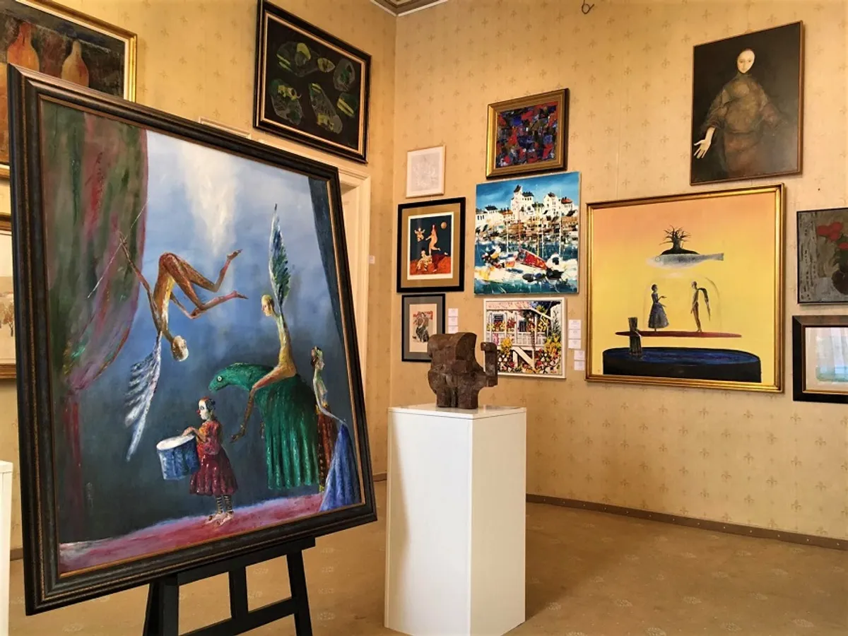 Expoziția Licitației de Artă Contemporană și Postbelică, prezentând lucrările maestrului Ștefan Câlția