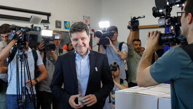 EXIT POLL Nicușor Dan, al doilea mandat la Primăria Capitalei. A obținut 44% din voturi. Firea - 24% - FOTO: INQUAM PHOTOS / Octav Ganea