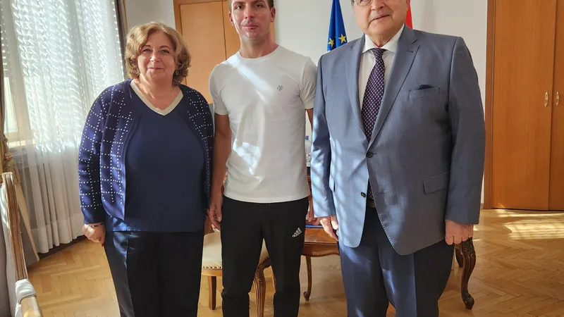 Unul dintre pompierii salvați din explozia de la Crevedia s-a întors acasă. A stat în Austria Foto: facebook/Ambasada Romaniei în Austria