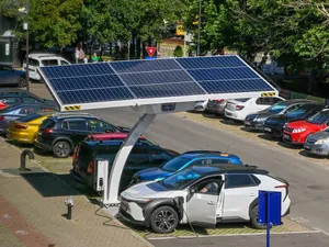 Stație pentru mașini electrice cu energie gratis, de la Soare, în București. Plinul la Spring, în 5h - Foto: Facebook / Primaria Sectorului 2 Bucuresti