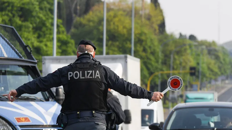 O bombă artizanală a fost descoperită într-o mașină la Roma/Foto:football.italia