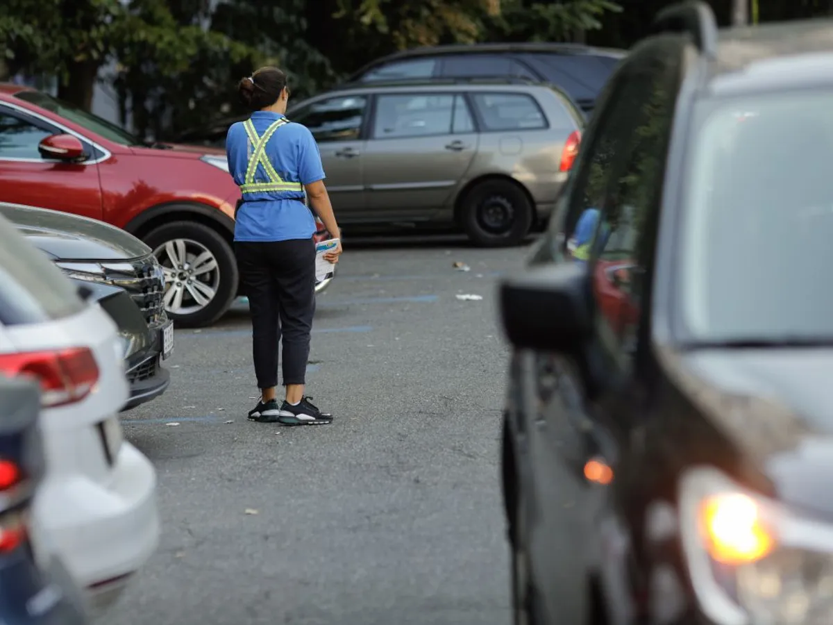 Poliţia Locală şi Primăria Bucureşti, apel către şoferi: Nu le mai daţi bani parcagiilor!