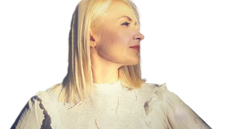 IRINA PETRARU este realizatoare de emisiuni la postul B1 TV. Pe Irina Petraru o puteți urmări și pe irinapetraru.ro