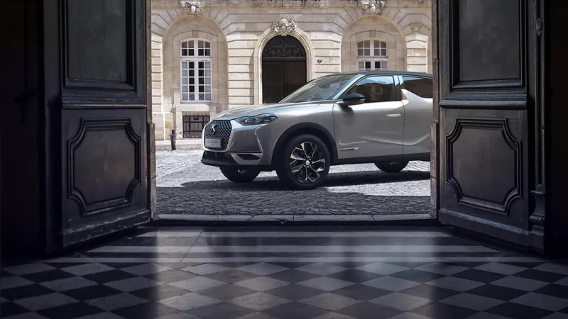 Dezvoltat pe platforma CMP (Common Modular Platform) a Grupului PSA, DS 3 Crossback îi ia locul celei mai vândute citadine cu tendințe premium a mărcii, DS3, după nouă ani, și pune pe gânduri concurența.