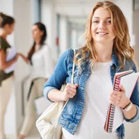 Burse de 2.000 de euro pentru cei care studiază în străinătate. Pentru ce domenii e valabil? - Foto: Freepik.com (Fotografie cu rol ilustrativ)