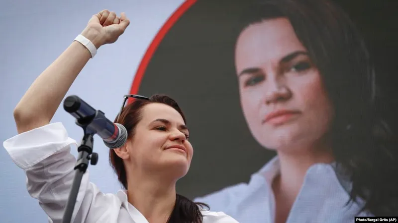 Svetlana Tikhanouskaya este candidata cu cele mai mari șanse în fața lui Lukașenko. FOTO: AP via Europa Liberă