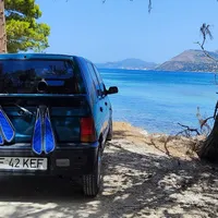 Românul cu Tico a plecat iar în Kefalonia cu familia. I-a pus perne de aer, plutește ca Rollsul - Foto: Facebook/Ion Iliescu