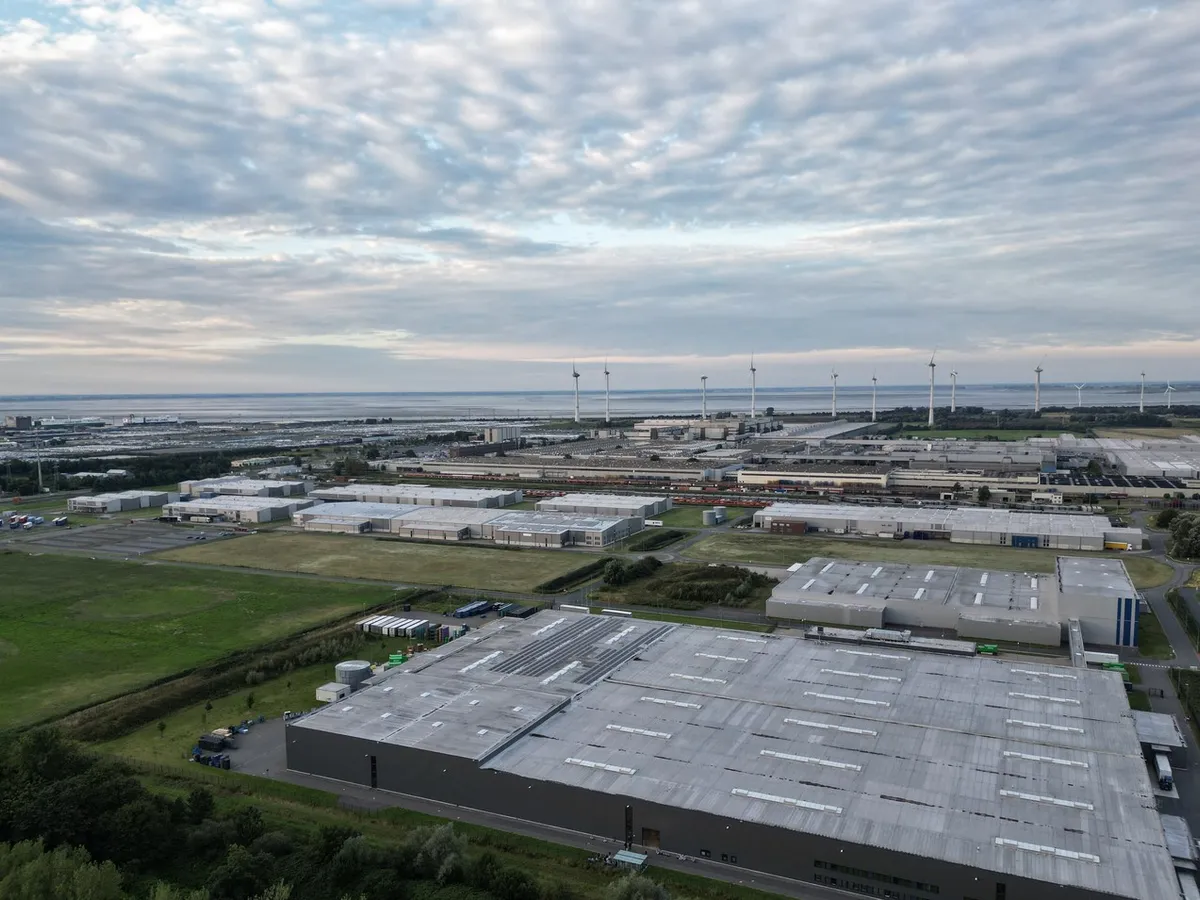 Un producător auto din Germania preferat de români închide 4 fabrici. Fabricarea căror modele va fi afectată?